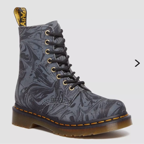 Doc Martens Boots 🖤 - Picture 5 of 11